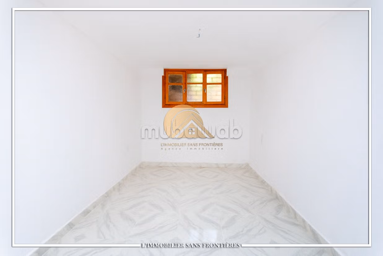 فيلا فاخرة للبيع ب سيدي عابد. 7 غرف. صالة مغربية وصحن فضائي