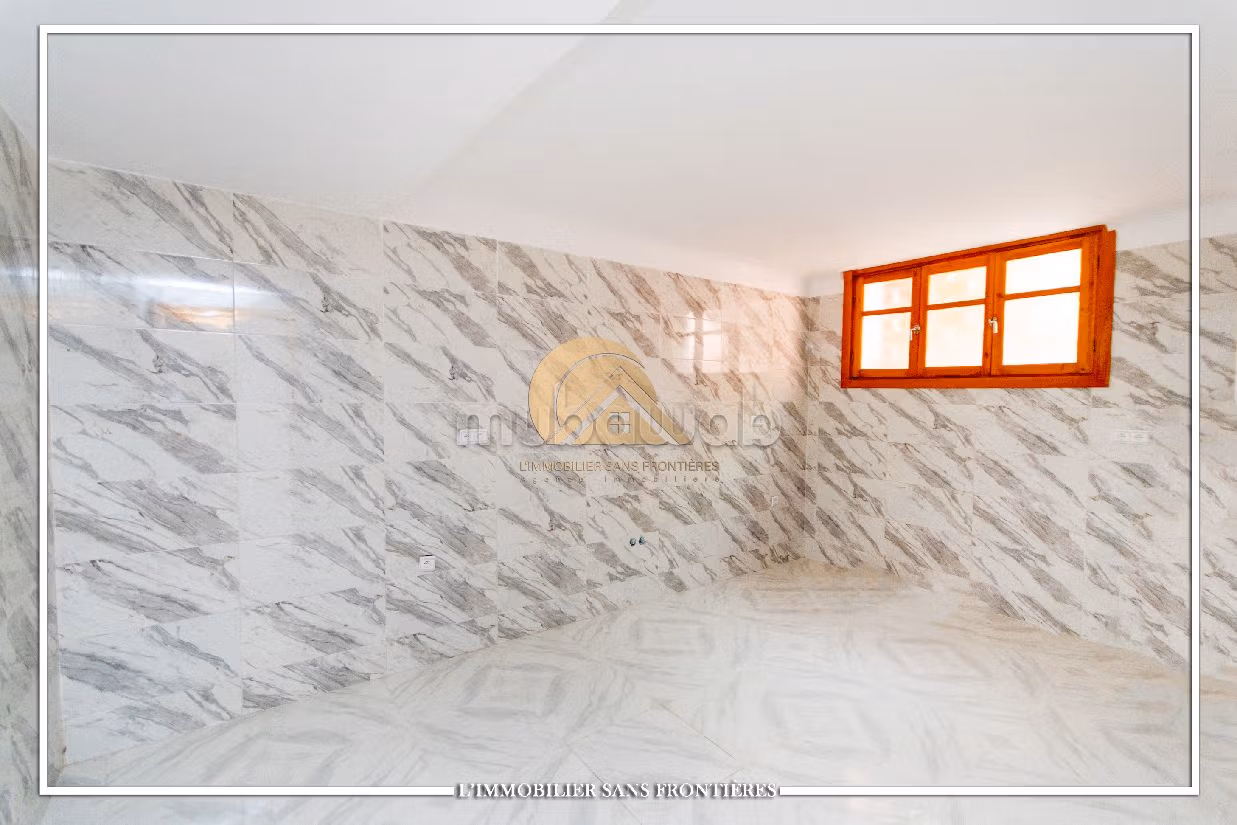 فيلا فاخرة للبيع ب سيدي عابد. 7 غرف. صالة مغربية وصحن فضائي