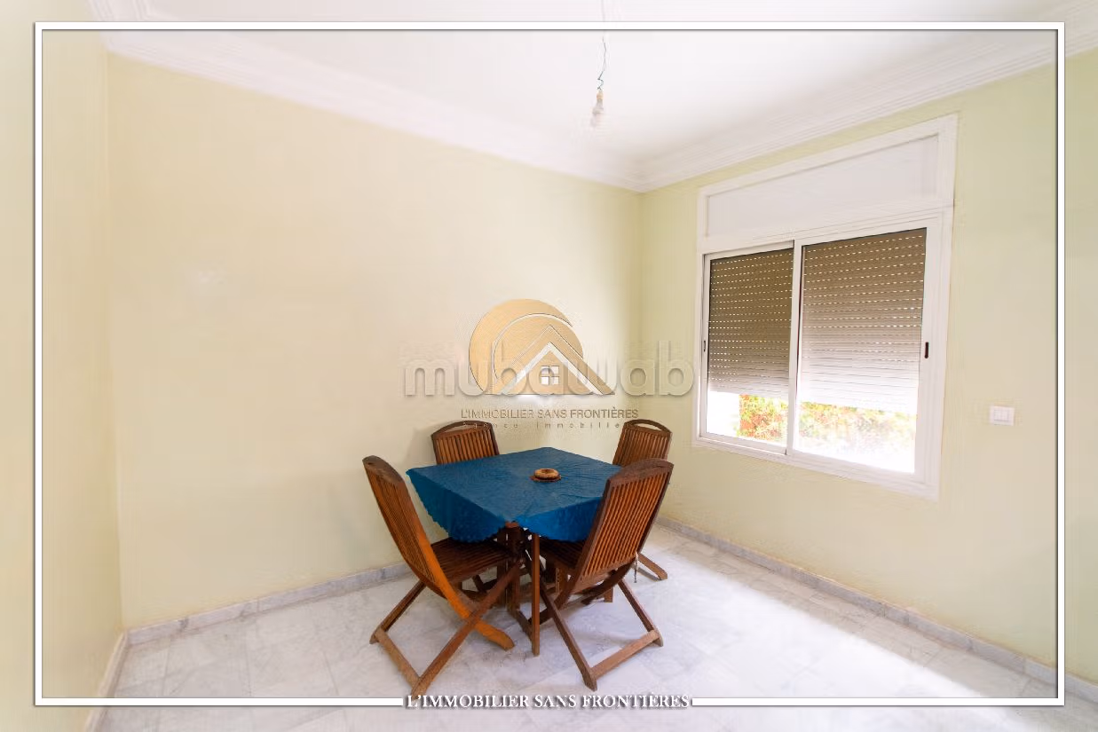 فيلا فاخرة للبيع ب سيدي عابد. 7 غرف. صالة مغربية وصحن فضائي