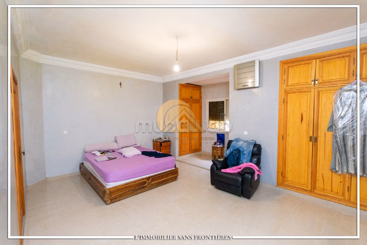 فيلا فاخرة للبيع ب سيدي عابد. 7 غرف. صالة مغربية وصحن فضائي