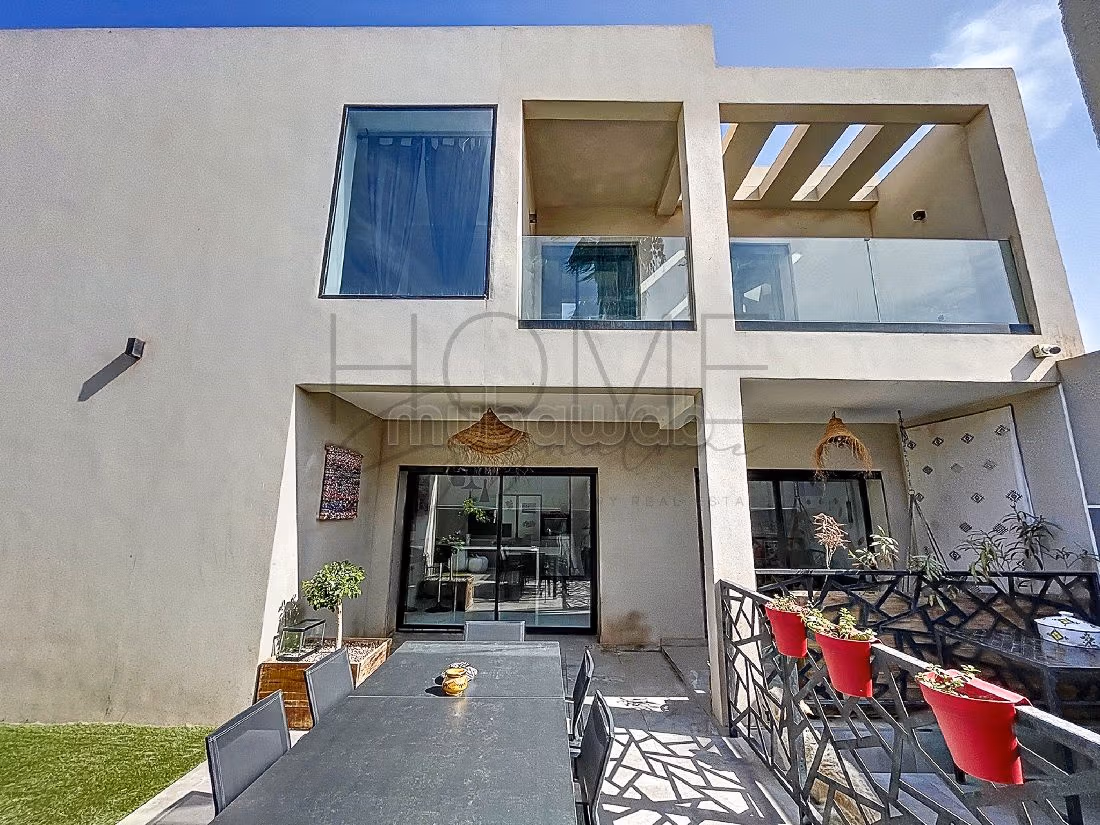 Villa contemporaine avec piscine chauffée