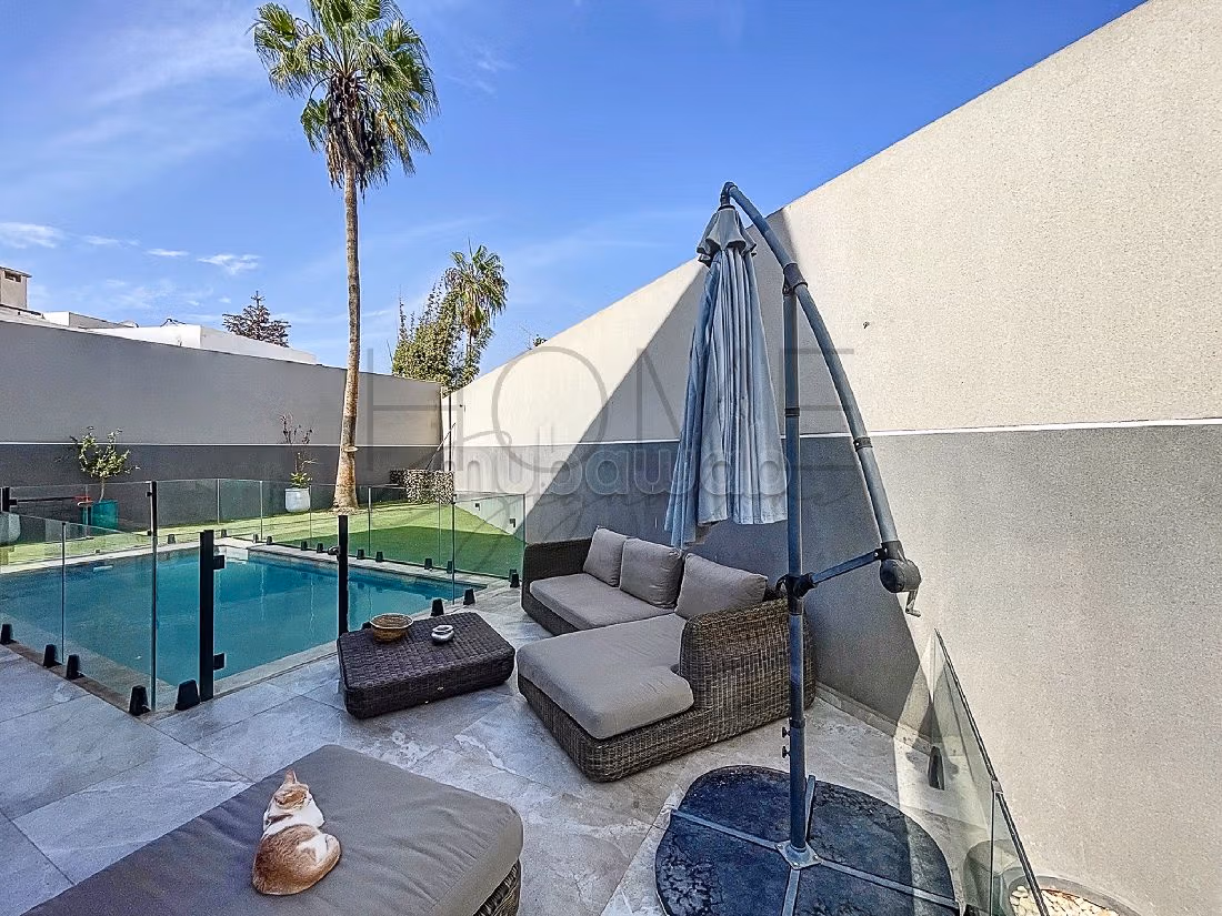 Villa contemporaine avec piscine chauffée