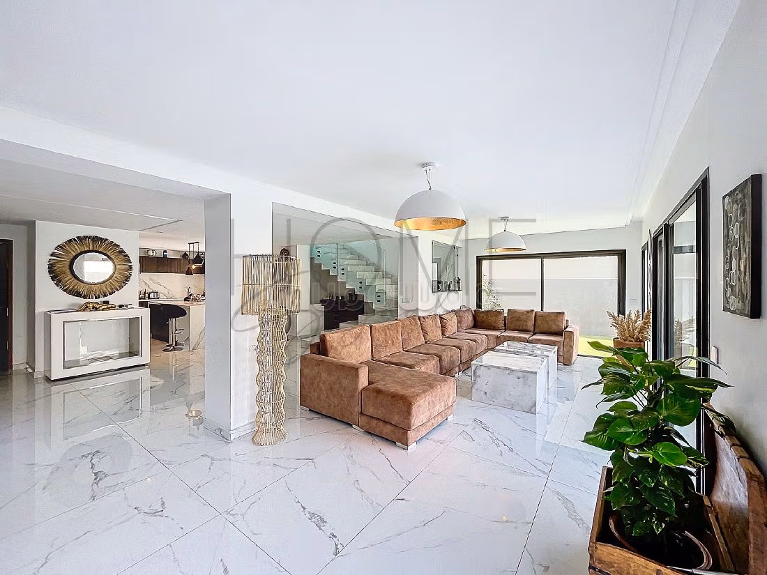 Villa contemporaine avec piscine chauffée