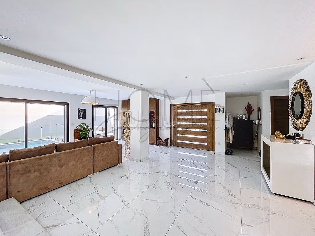 Villa contemporaine avec piscine chauffée