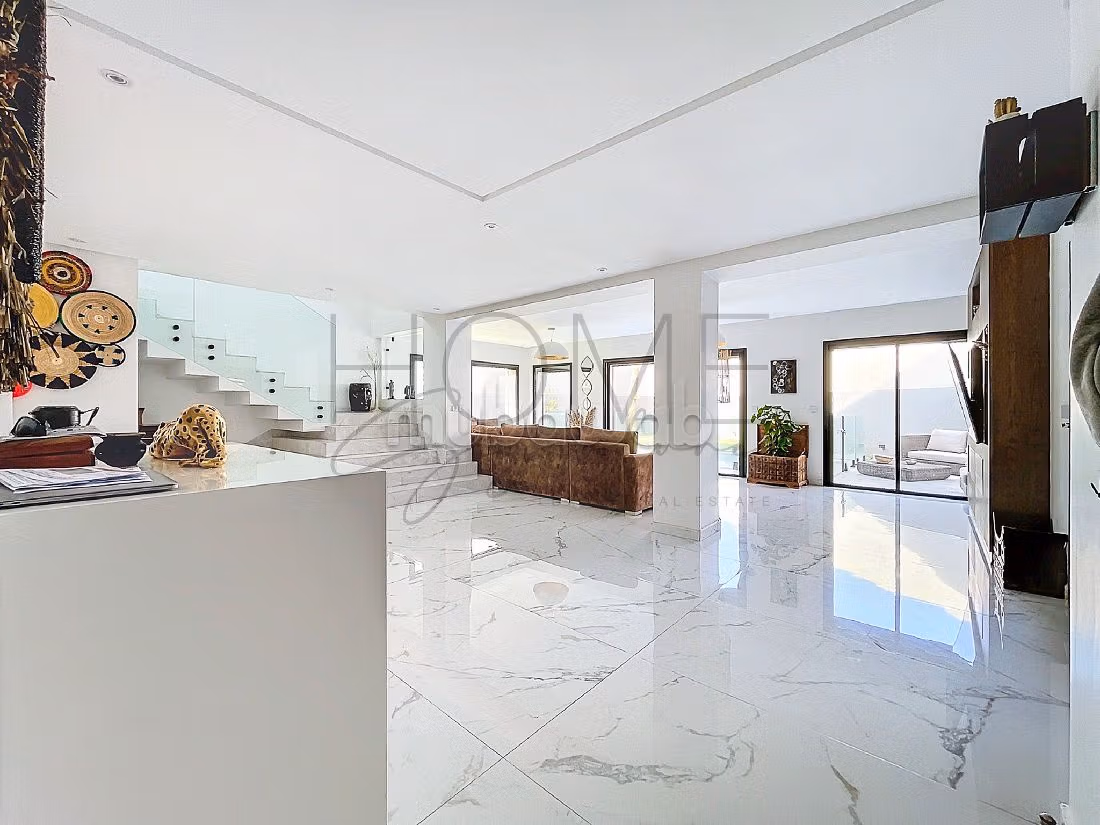 Villa contemporaine avec piscine chauffée