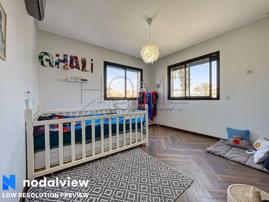 Villa contemporaine avec piscine chauffée