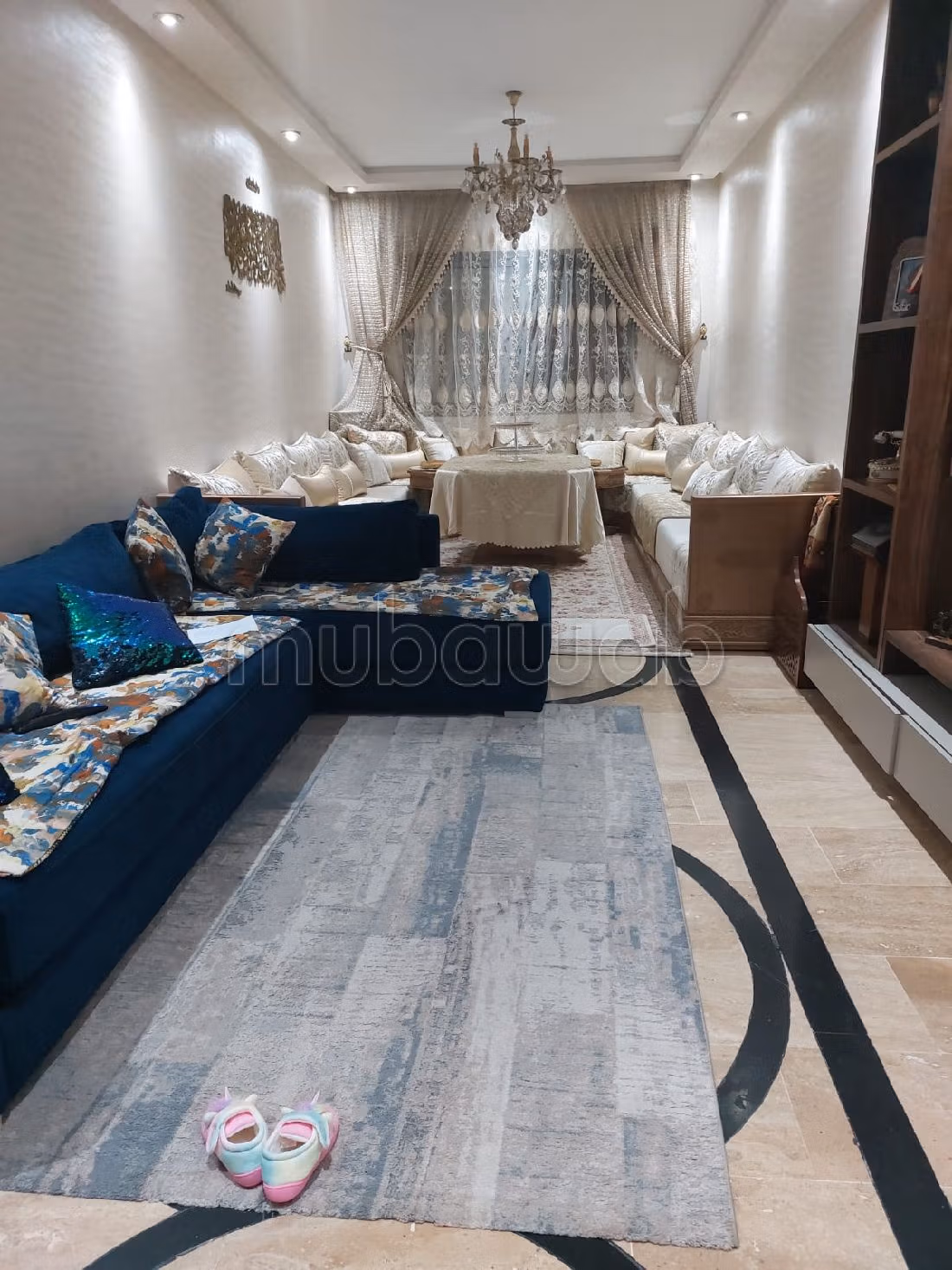 Bonito piso en venta en Hay Zobir. 3 bonitas habitaciones. Antena parabólica y seguridad