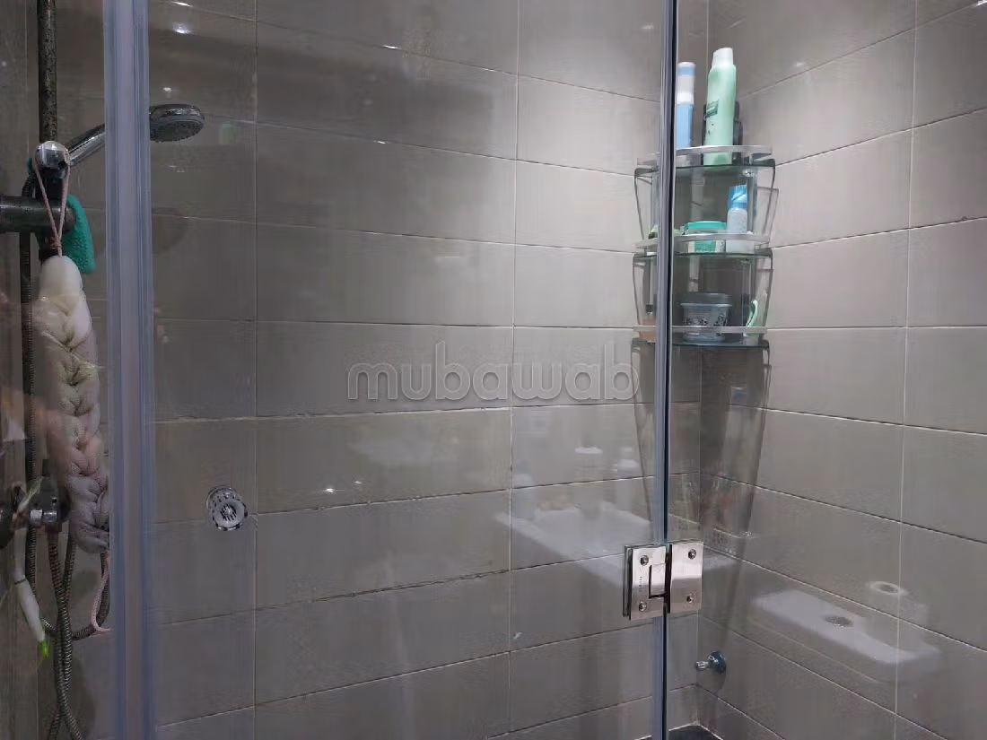 Bonito piso en venta en Hay Zobir. 3 bonitas habitaciones. Antena parabólica y seguridad