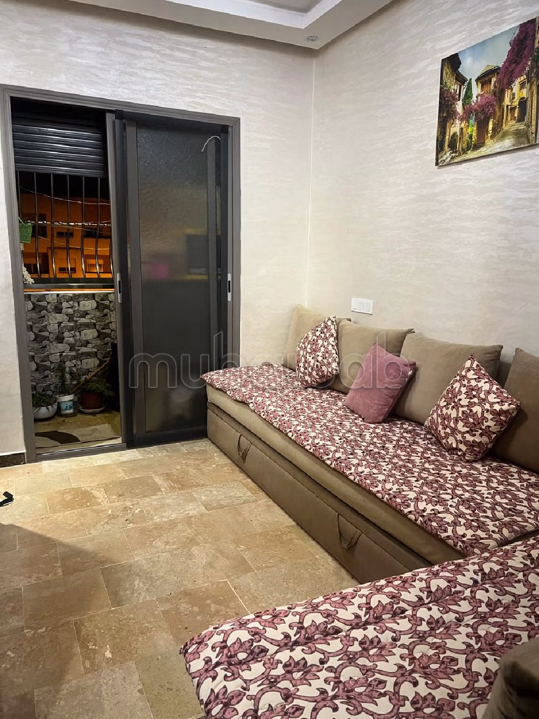 Bonito piso en venta en Hay Zobir. 3 bonitas habitaciones. Antena parabólica y seguridad