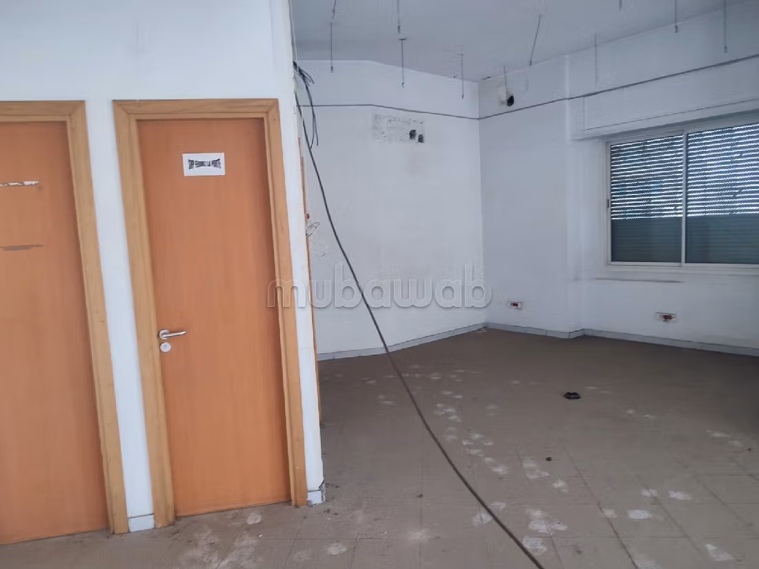 Kantoorruimte beschikbaar in Alsace Lorraine. Oppervlakte 172 m². Conciërge aanwezig. 