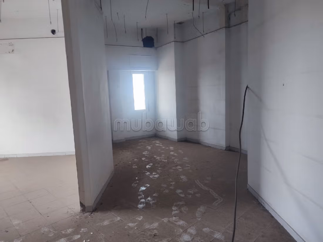 Kantoorruimte beschikbaar in Alsace Lorraine. Oppervlakte 172 m². Conciërge aanwezig. 