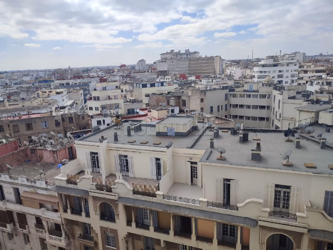 Kantoorruimte beschikbaar in Alsace Lorraine. Oppervlakte 172 m². Conciërge aanwezig. 