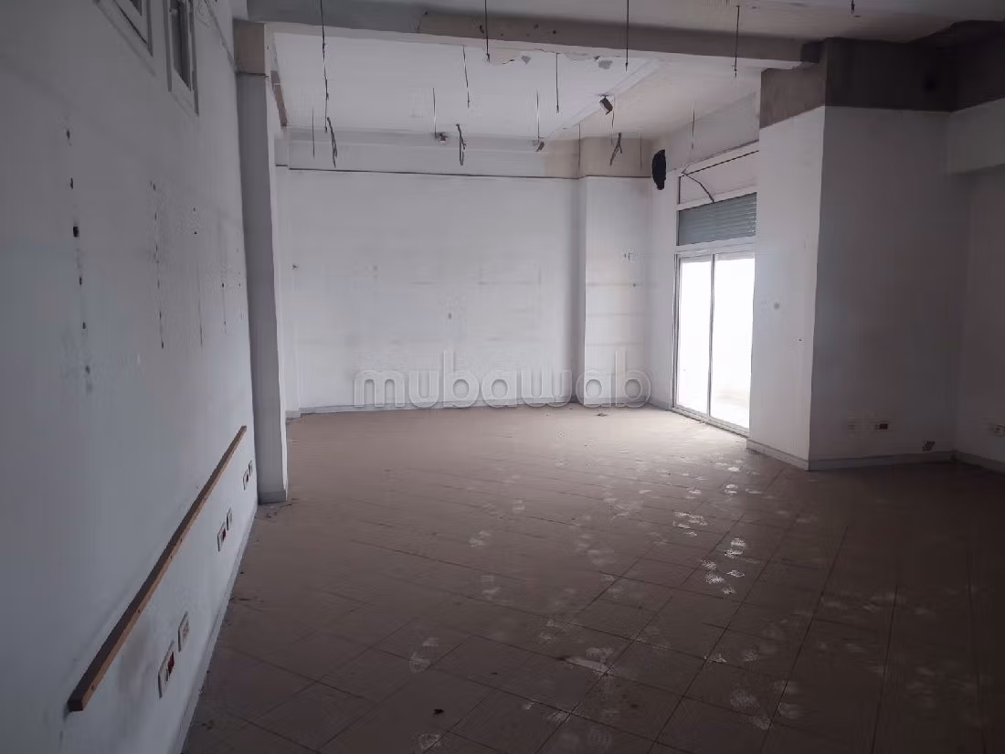 Kantoorruimte beschikbaar in Alsace Lorraine. Oppervlakte 172 m². Conciërge aanwezig. 