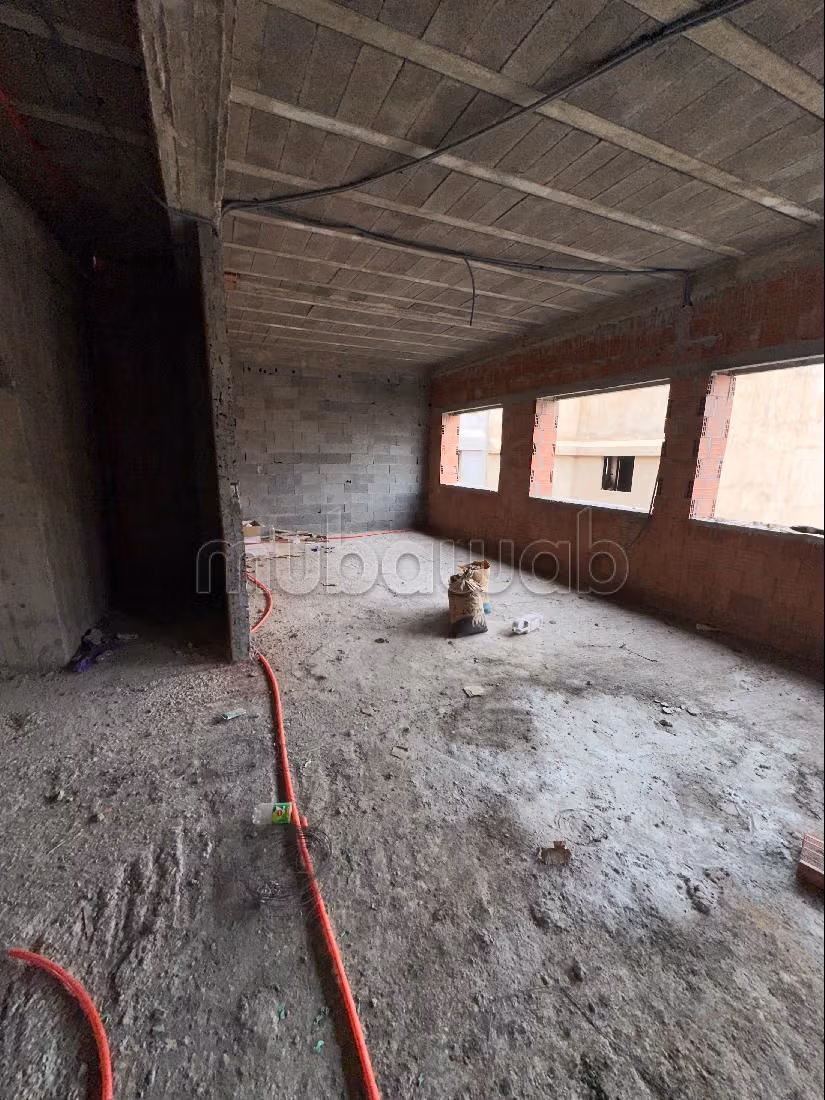 Te koop: huizen. 4 Kamers. Terras en garage.