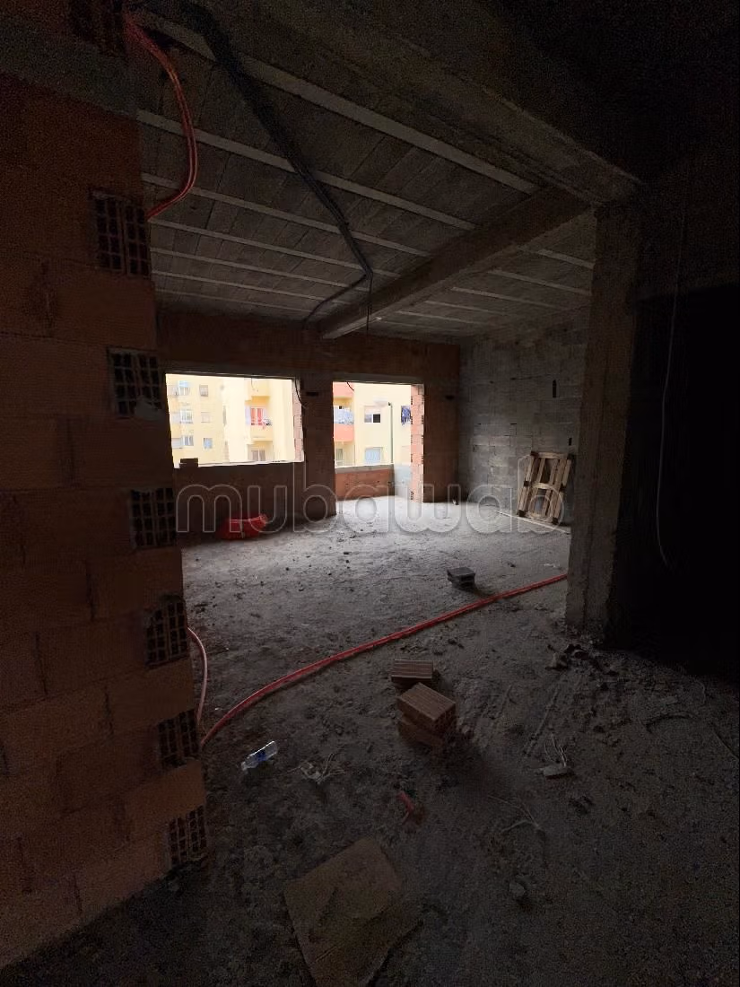 Te koop: huizen. 4 Kamers. Terras en garage.