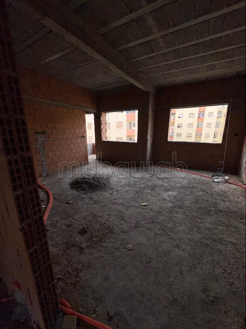 Te koop: huizen. 4 Kamers. Terras en garage.