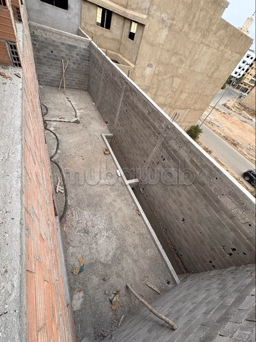 Te koop: huizen. 4 Kamers. Terras en garage.