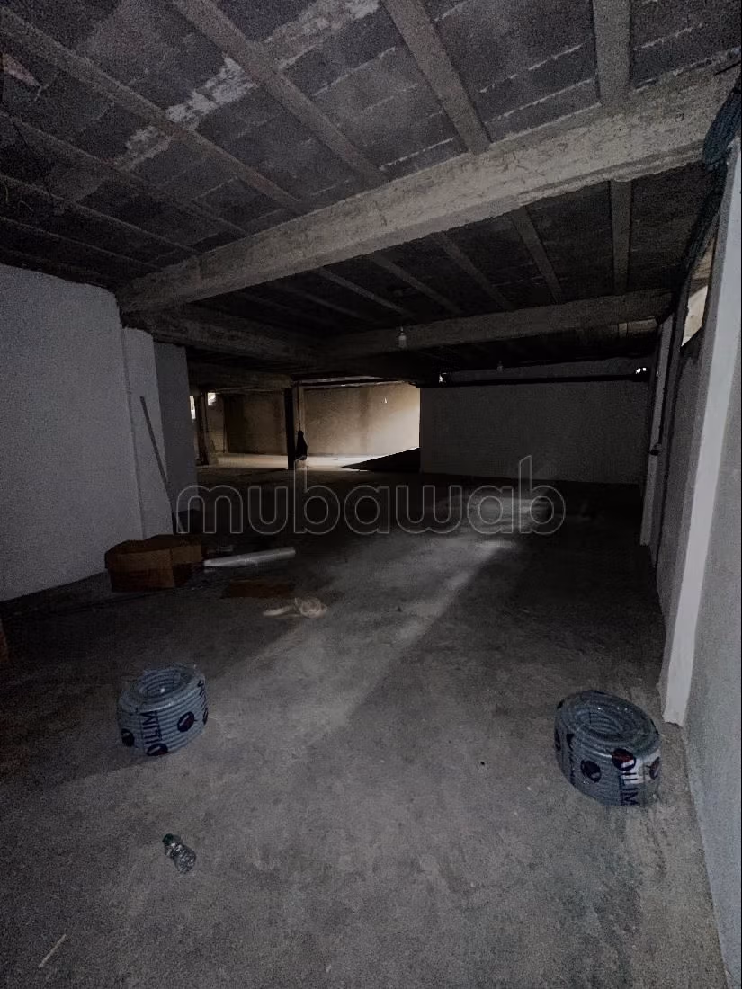 Te koop: huizen. 4 Kamers. Terras en garage.