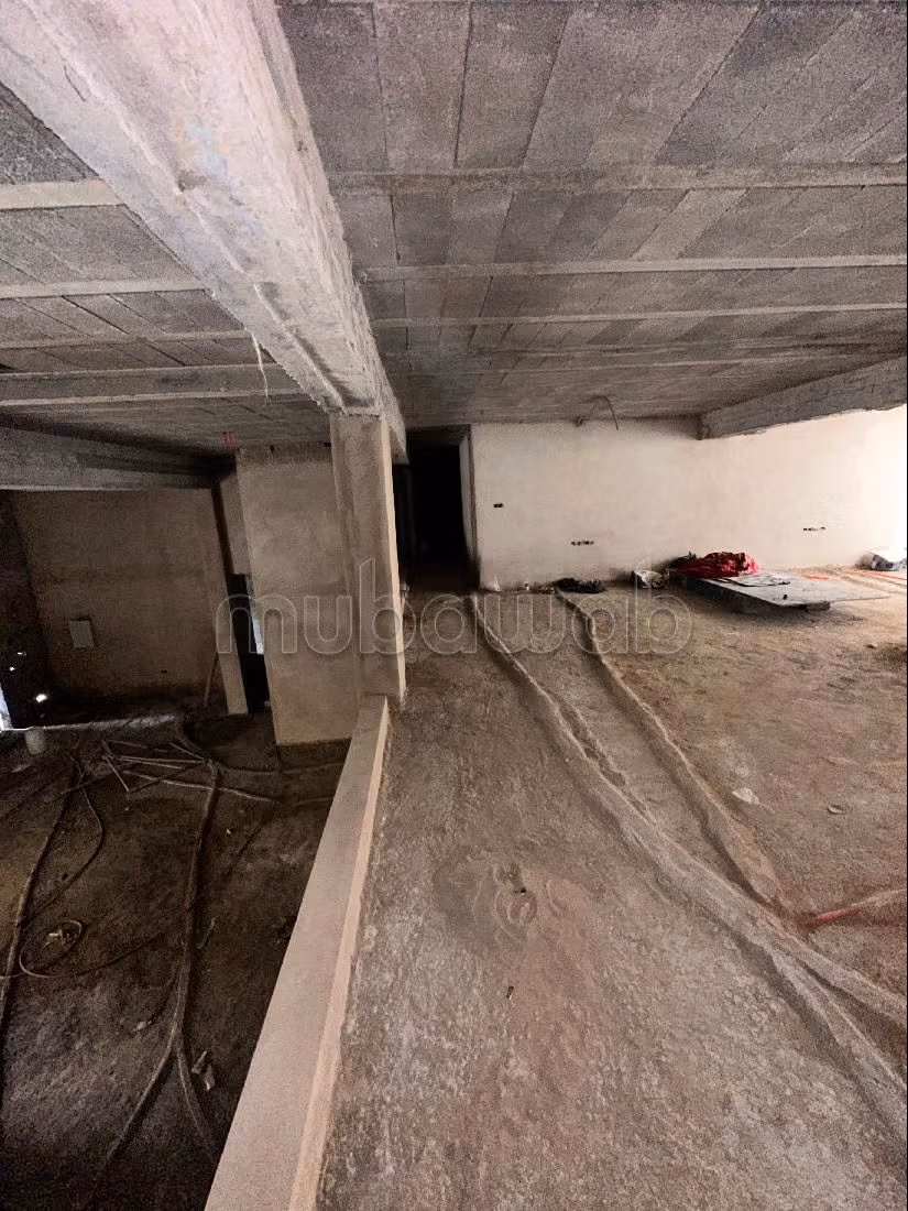 Te koop: huizen. 4 Kamers. Terras en garage.