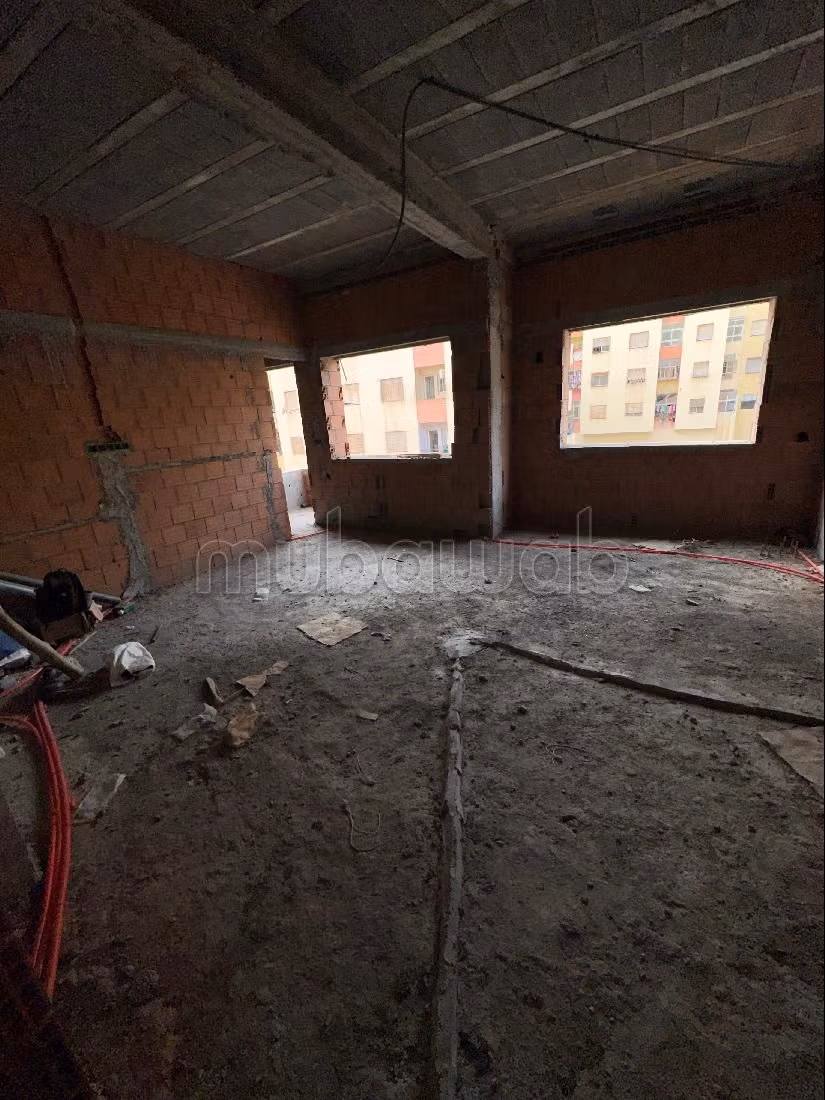 Te koop: huizen. 4 Kamers. Terras en garage.