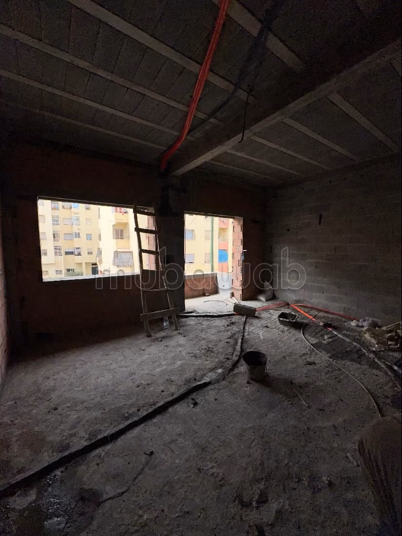 Te koop: huizen. 4 Kamers. Terras en garage.