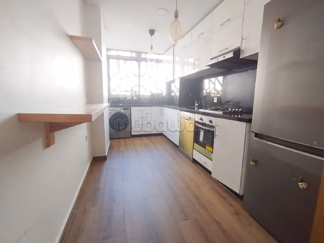 Bellissimo appartamento in affitto a Polo. 5 locali. Arredato