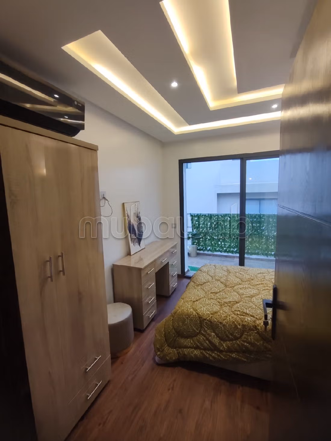 Rent this apartment in Hermitage. Surface area 42 m². Fully furnished