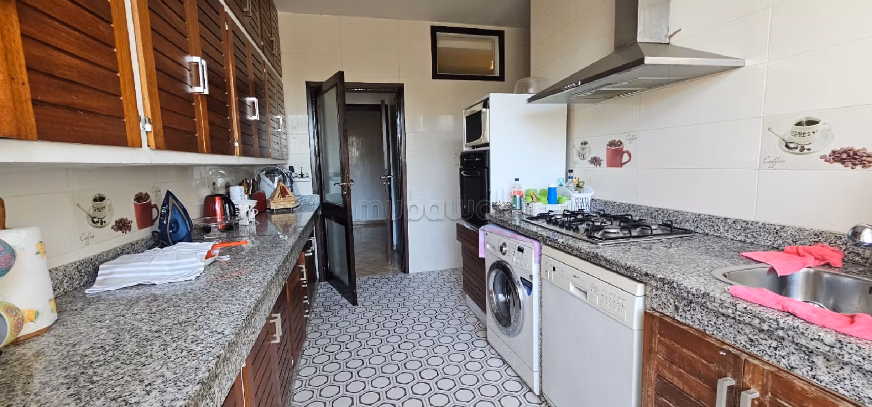 Flat for rent. 4 beautiful rooms. With Lift, Carpark. 