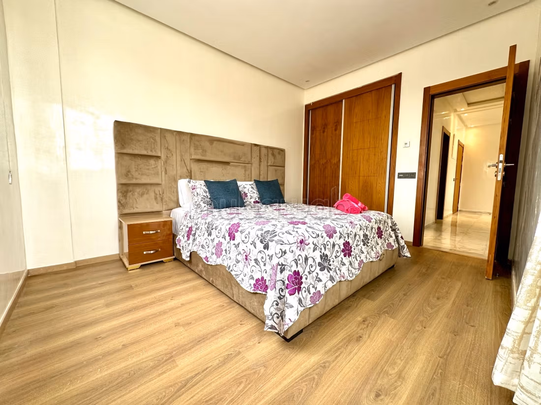Sell apartment in Secteur Touristique. 2 rooms. Secured door, Enclosed residence.