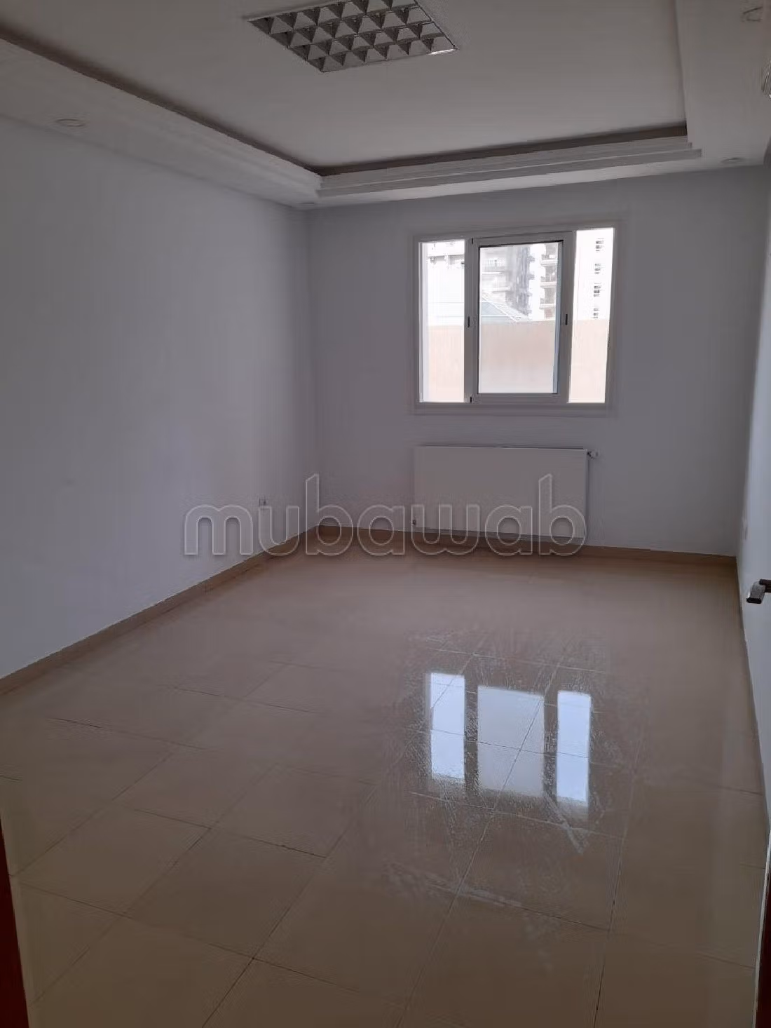 Ufficio disponibile in vendita a Sousse Ville. Superficie 98 m². Impianto di aria condizionata e servizio di conciergerie. 