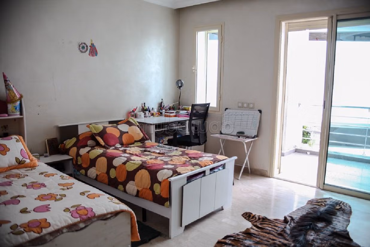 Alquiler de villa de alta gama en Laymoune. Superficie de 447 m². Amueblado. 