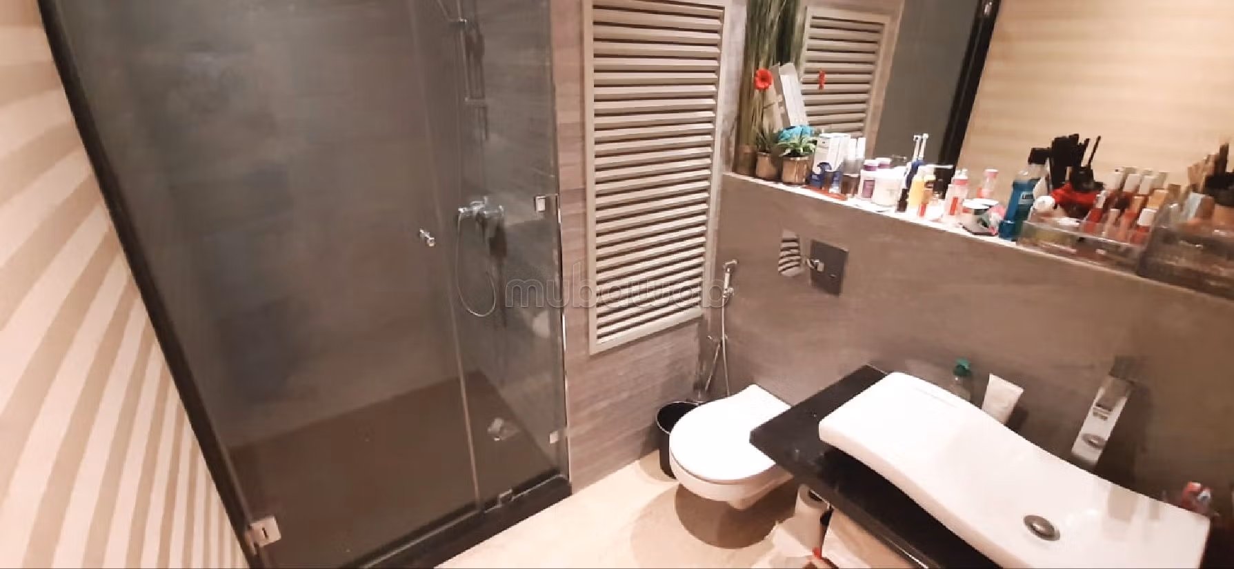 Alquiler de villa de alta gama en Laymoune. Superficie de 447 m². Amueblado. 