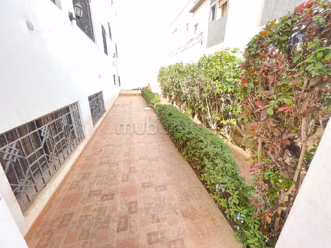 كراء فيلا فاخرة ب فونتي. 6 قطع كبيرة. شرفة وحديقة