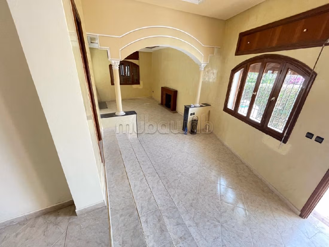 كراء فيلا فاخرة ب فونتي. 6 قطع كبيرة. شرفة وحديقة