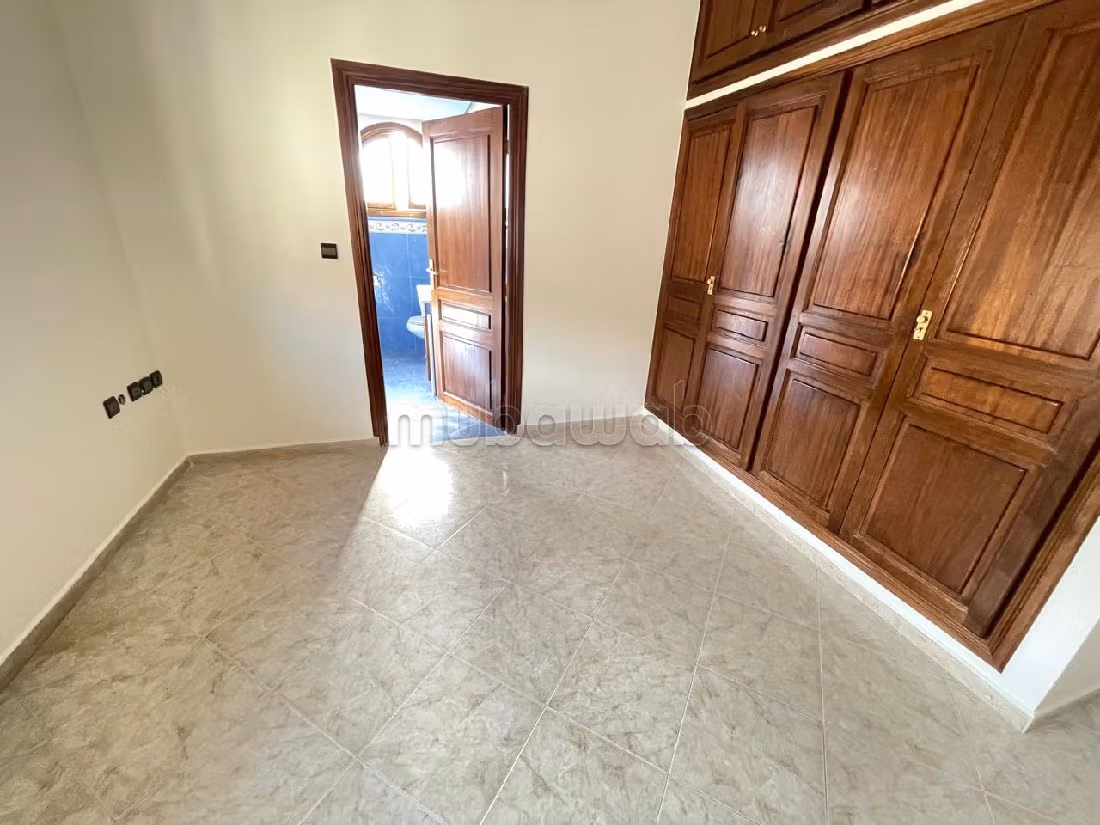 كراء فيلا فاخرة ب فونتي. 6 قطع كبيرة. شرفة وحديقة