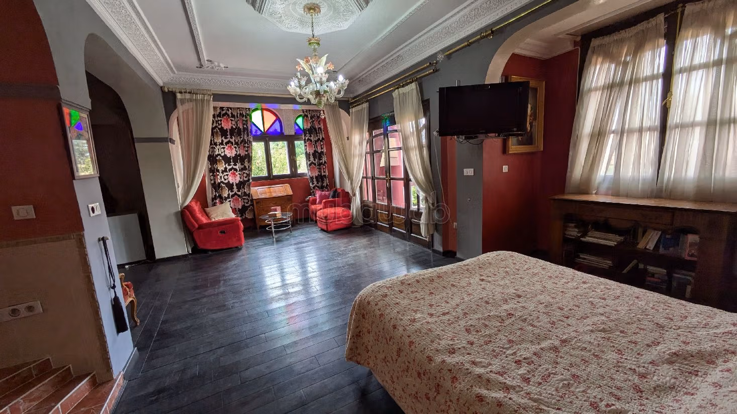 Se vende villa de lujo en Guéliz. 5 hermosas habitaciones. Jardín privado, sin ascensor