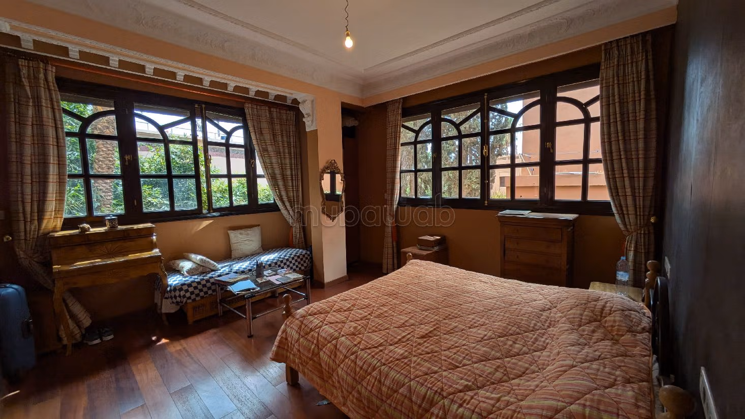 Se vende villa de lujo en Guéliz. 5 hermosas habitaciones. Jardín privado, sin ascensor