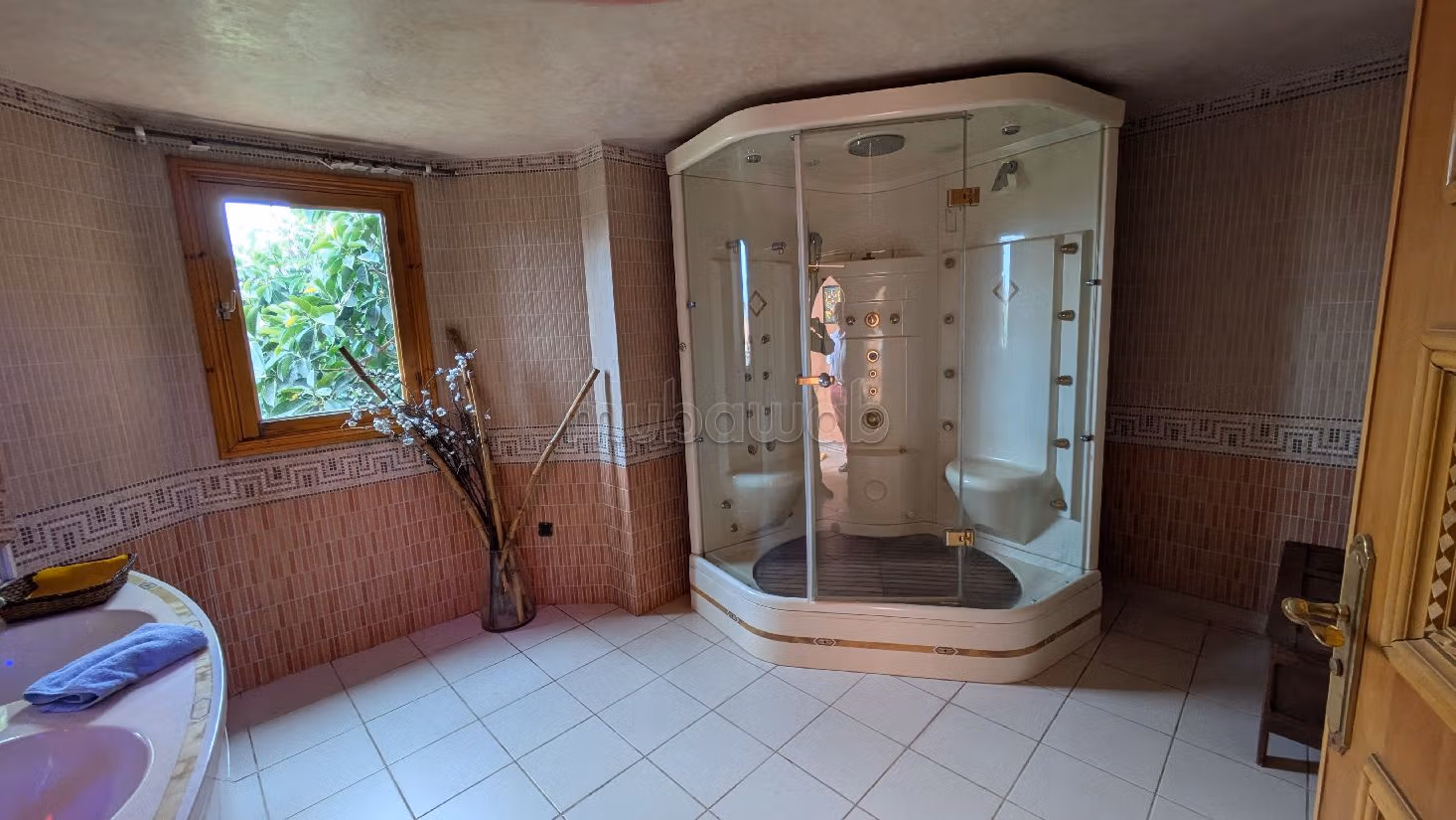 Se vende villa de lujo en Guéliz. 5 hermosas habitaciones. Jardín privado, sin ascensor