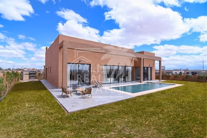 Luxury Villa for sale in Route Amizmiz. Small area 1000 m². Fitted kitchen
