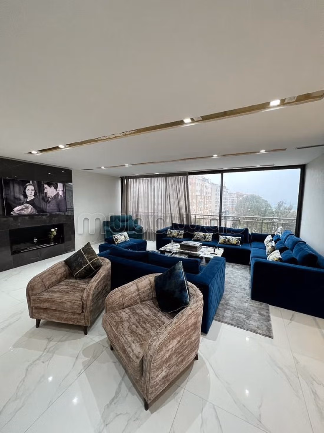 Pisos en alquiler en Tanger City Center. 2 dormitorios. Vista excepcional a la montaña, aislamiento térmico y acústico. 