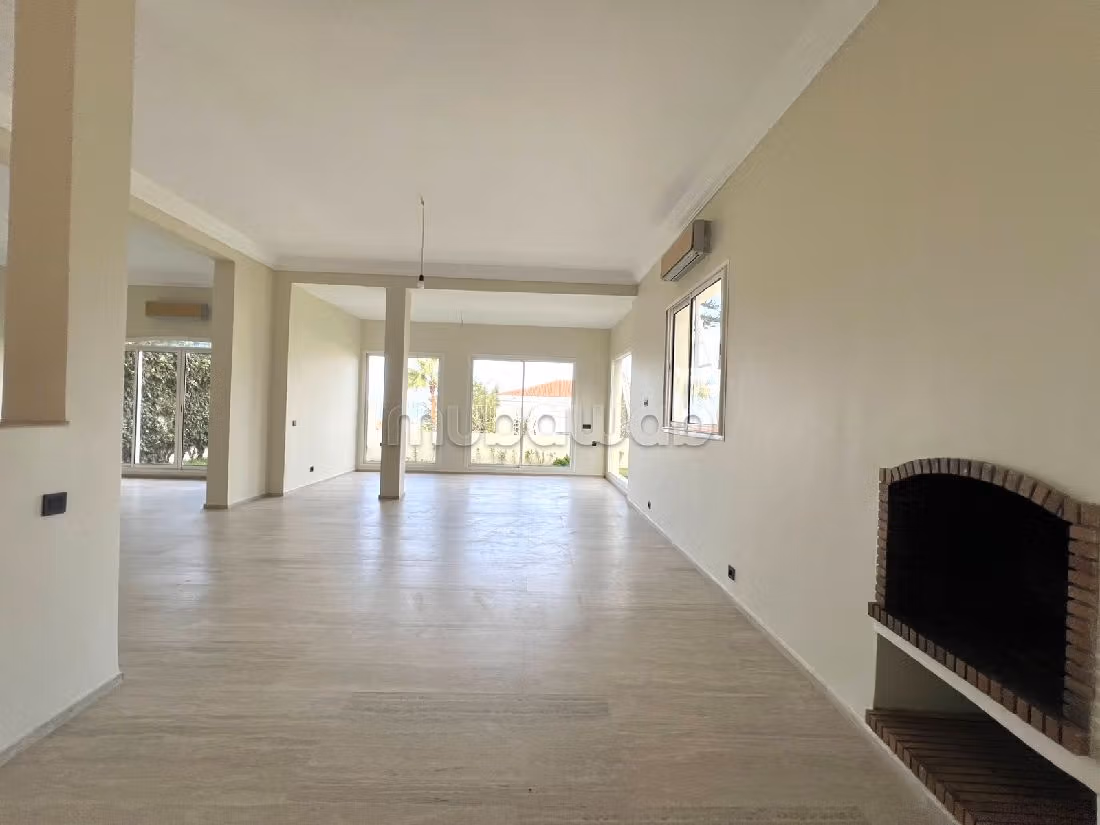 Casa de lujo en venta en Ain Diab Extension. Superficie 350 m². Típico salón marroquí, residencia segura. 