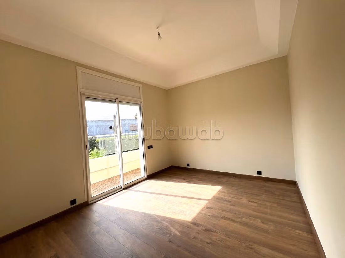 Casa de lujo en venta en Ain Diab Extension. Superficie 350 m². Típico salón marroquí, residencia segura. 