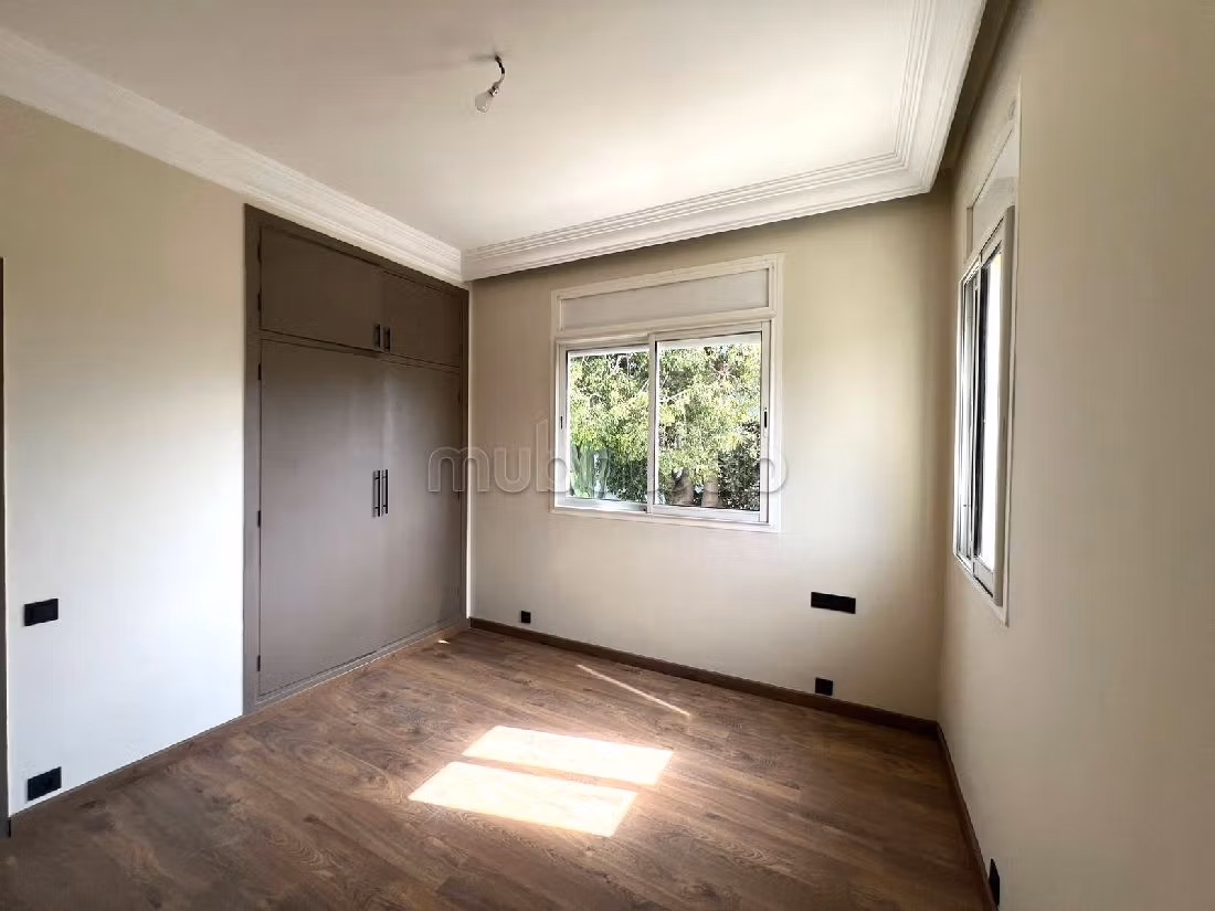 Casa de lujo en venta en Ain Diab Extension. Superficie 350 m². Típico salón marroquí, residencia segura. 