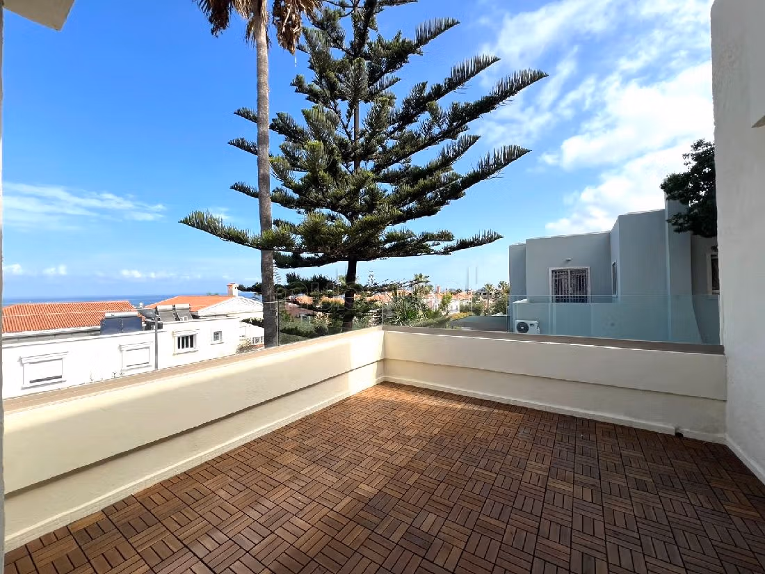 Casa de lujo en venta en Ain Diab Extension. Superficie 350 m². Típico salón marroquí, residencia segura. 