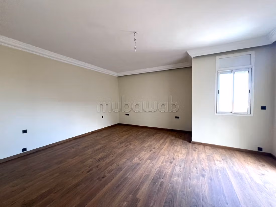 Casa de lujo en venta en Ain Diab Extension. Superficie 350 m². Típico salón marroquí, residencia segura. 