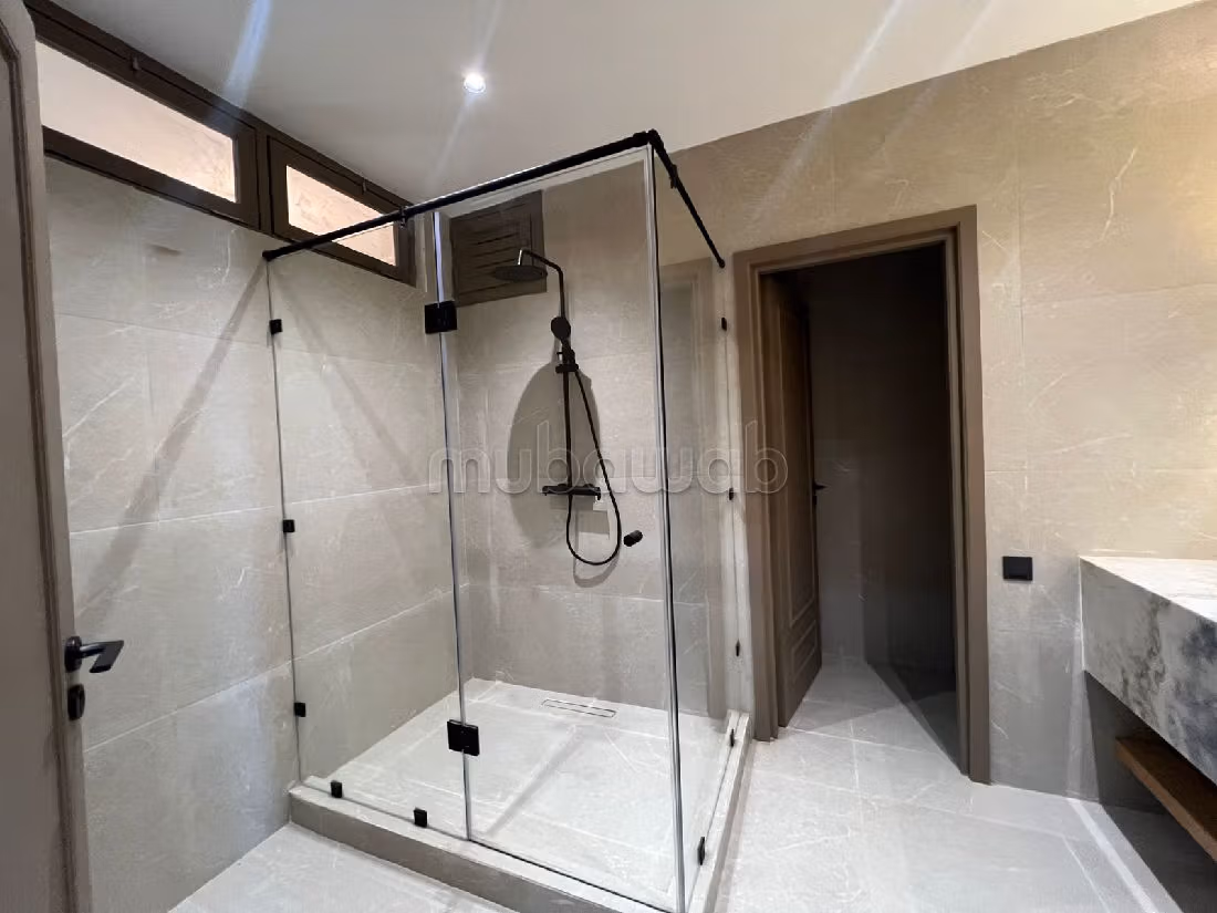 Casa de lujo en venta en Ain Diab Extension. Superficie 350 m². Típico salón marroquí, residencia segura. 