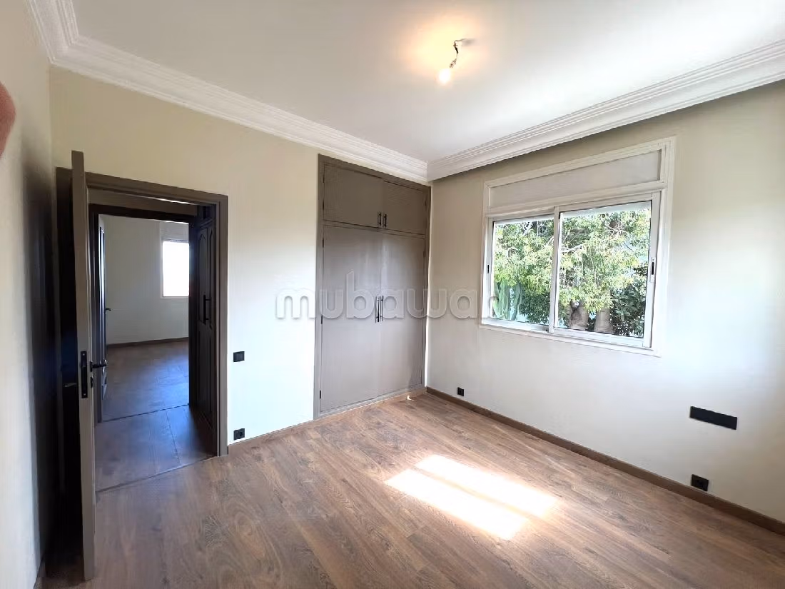 Casa de lujo en venta en Ain Diab Extension. Superficie 350 m². Típico salón marroquí, residencia segura. 