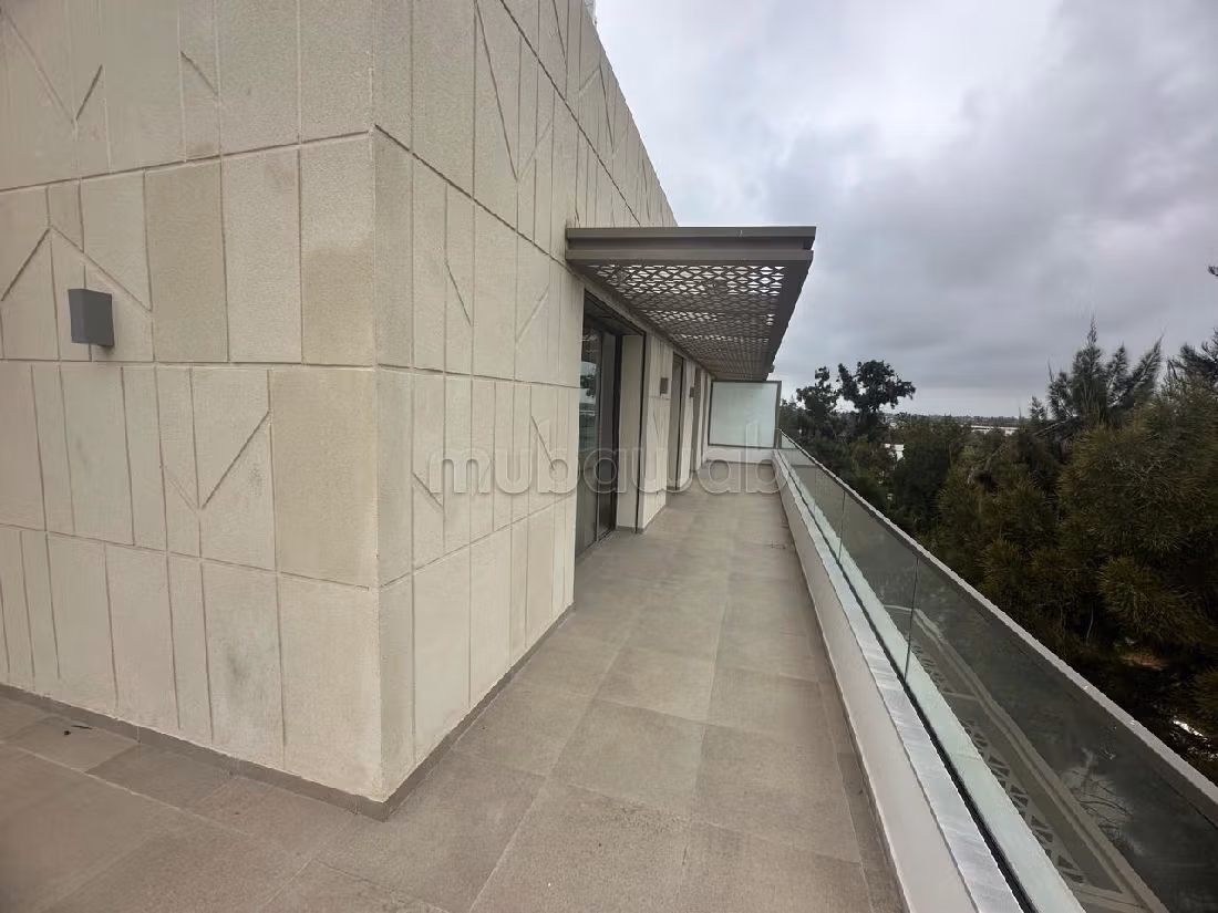 Affitto di uno splendido appartamento a Souissi. 3 locali spaziosi. Con camino e aria condizionata.