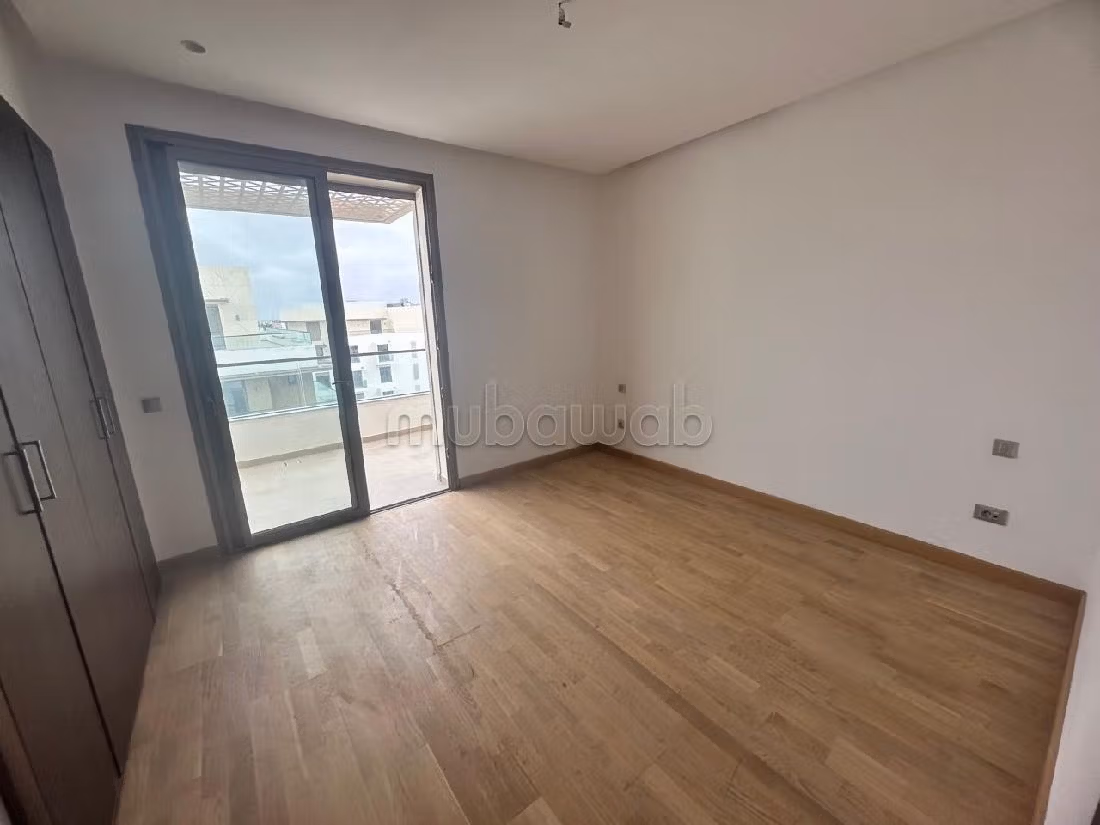 Affitto di uno splendido appartamento a Souissi. 3 locali spaziosi. Con camino e aria condizionata.