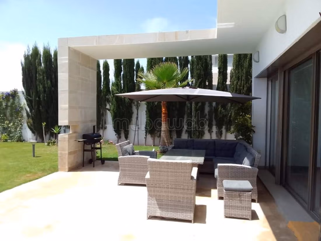 Luxury villas & houses for rent. 5 large rooms. caretaker available, Large swimming pool. 